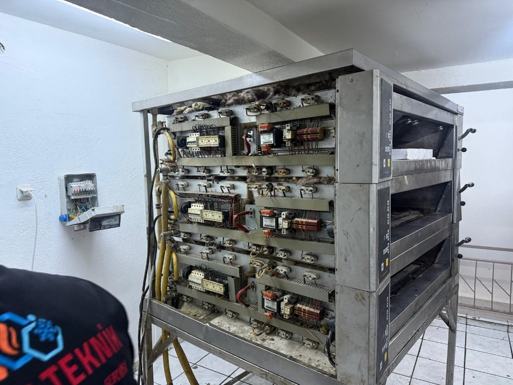 Endüstriyel katlı fırın elektrik panosu onarımı